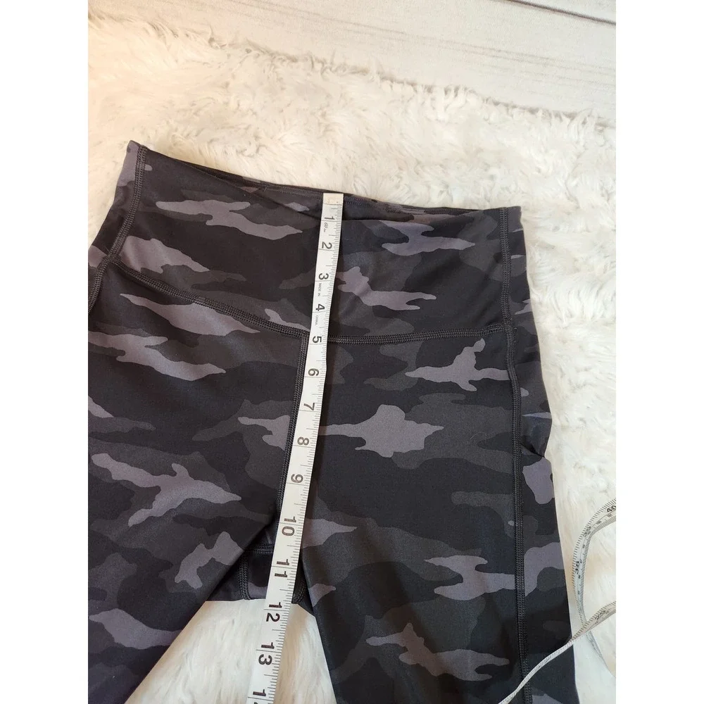 Athleta Women's Multicolor Camouflage Stretch Mid Rise‎ Cropped Leggings Size S
